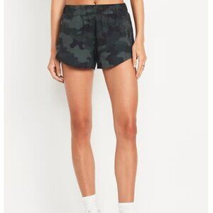 NWOT Women's / Teen Mid-Rise StretchTech Run Shorts -- 3-inch inseam - Size M